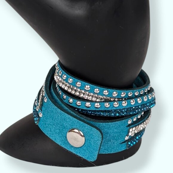 (2/$20) Bedazzled Long Turquoise Snap Bracelet - Picture 2 of 5